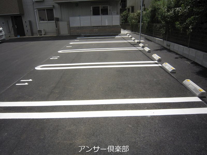 Claire court 駐車場