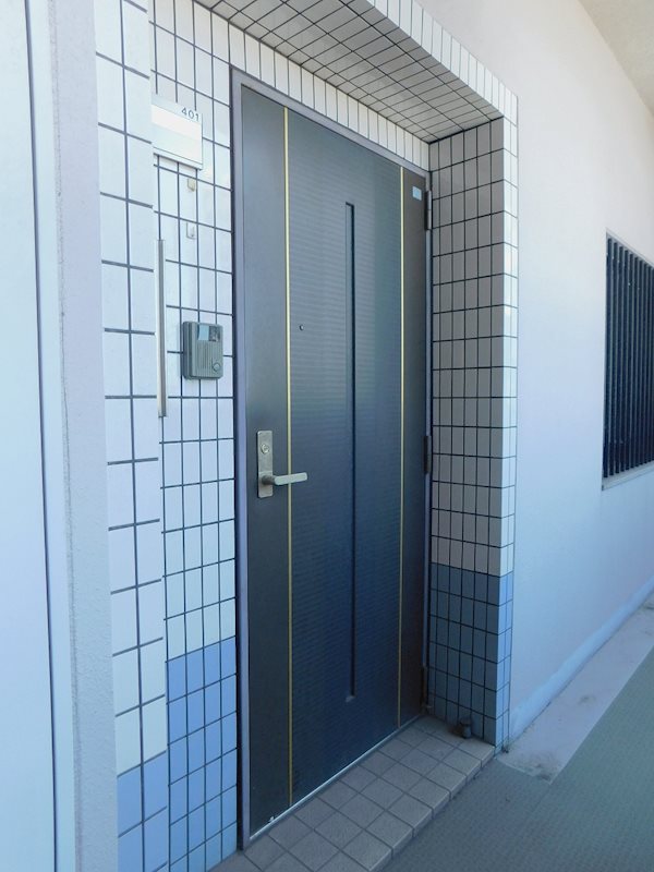 朝日イーストビル 玄関