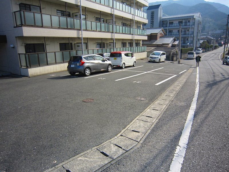 第2サンコスモス 駐車場
