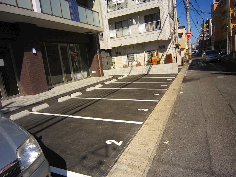 ＩＮＲ．ＢＬＤ  駐車場