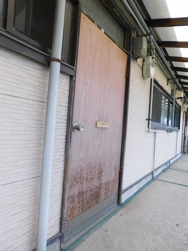 平和荘 玄関