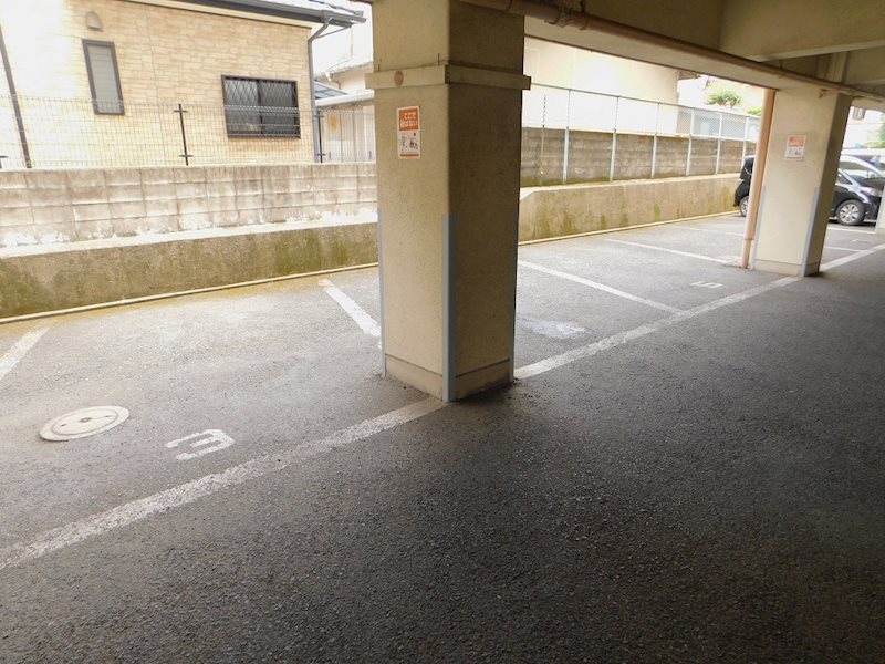 佐藤ビル 駐車場