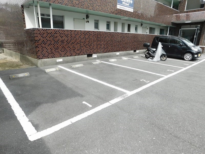 塚本コーポ 駐車場