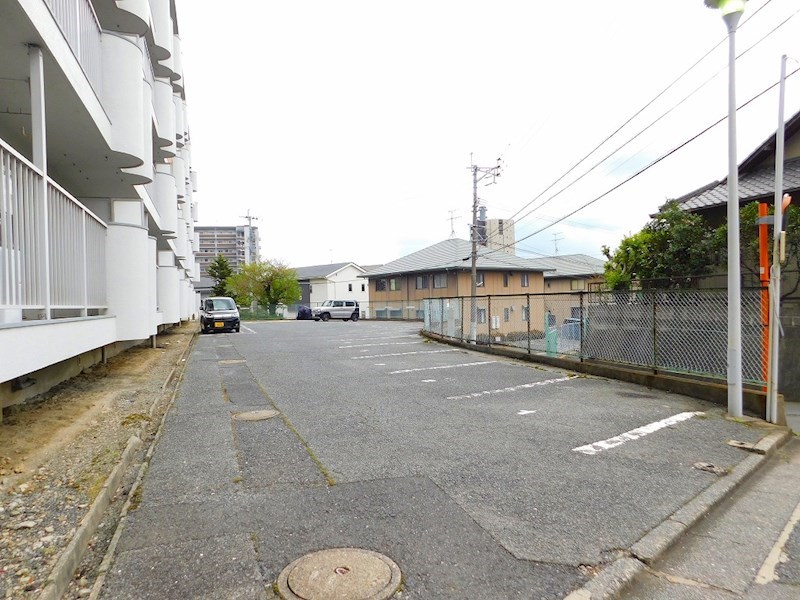 ユートピア葛原 駐車場
