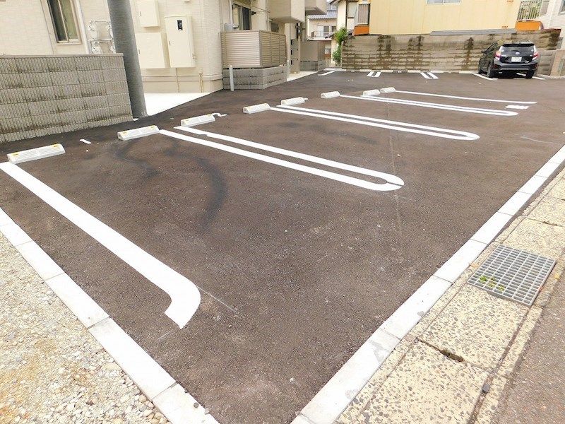 ポサーダ三萩野 駐車場