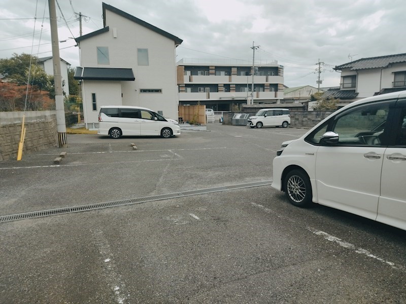 エクセル水神A棟 駐車場