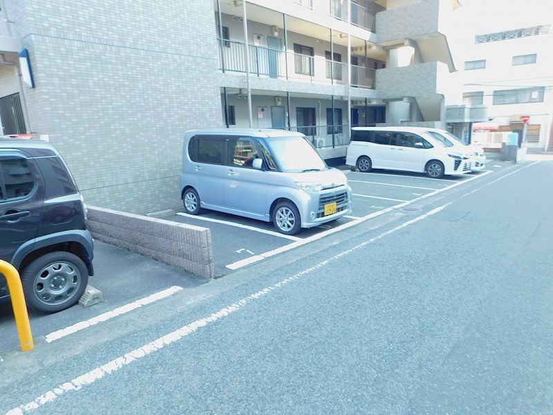 エルスール小原川Ⅱ 駐車場