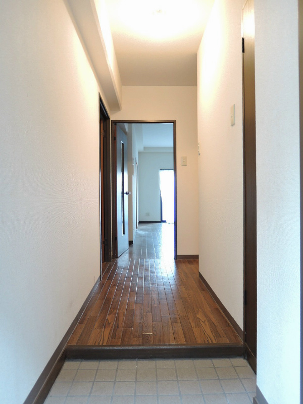 エルスール湯川 玄関