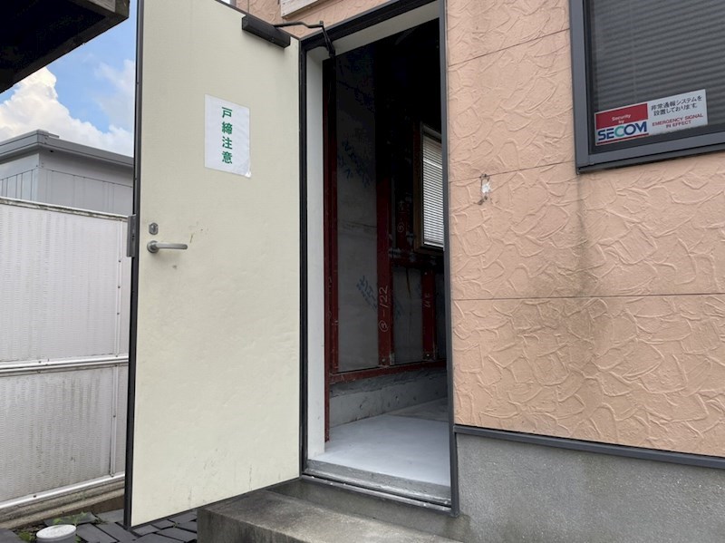 上葛原一丁目店舗A 玄関