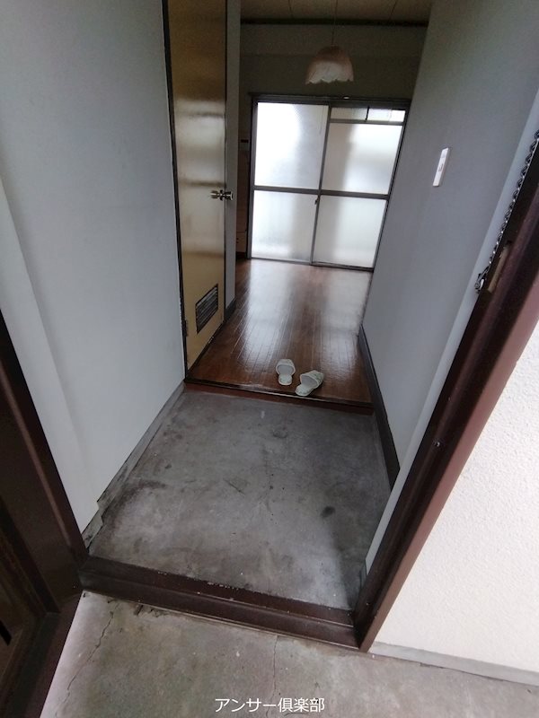 15番ハイツ 玄関