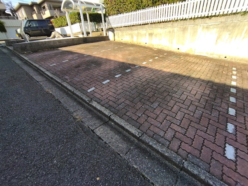 パークハイツ南王子F 駐車場