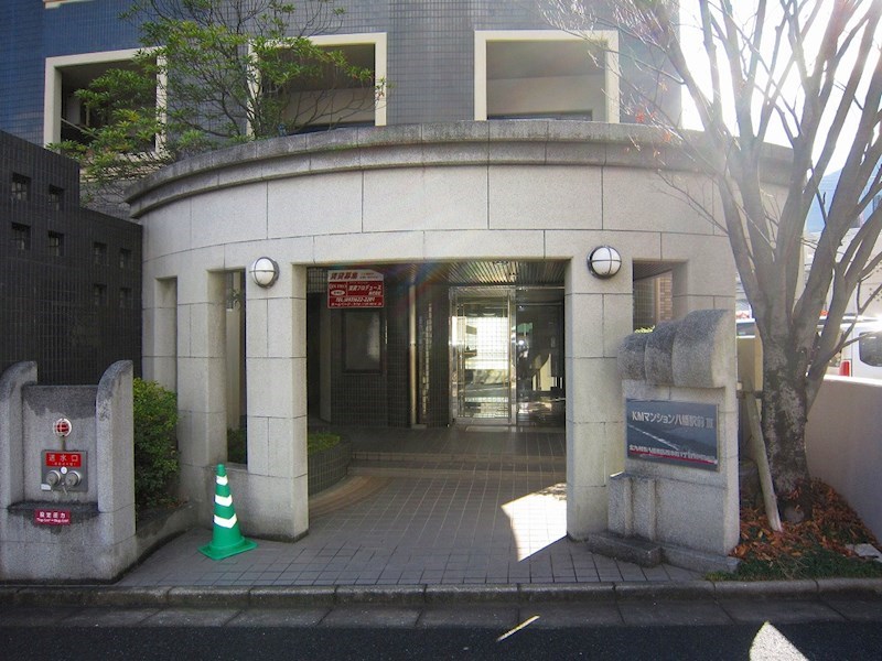 KMマンション八幡駅前Ⅲ エントランス