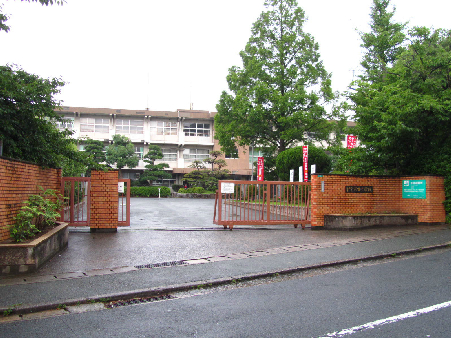 ベルガ穴生 北九州市立穴生中学校
