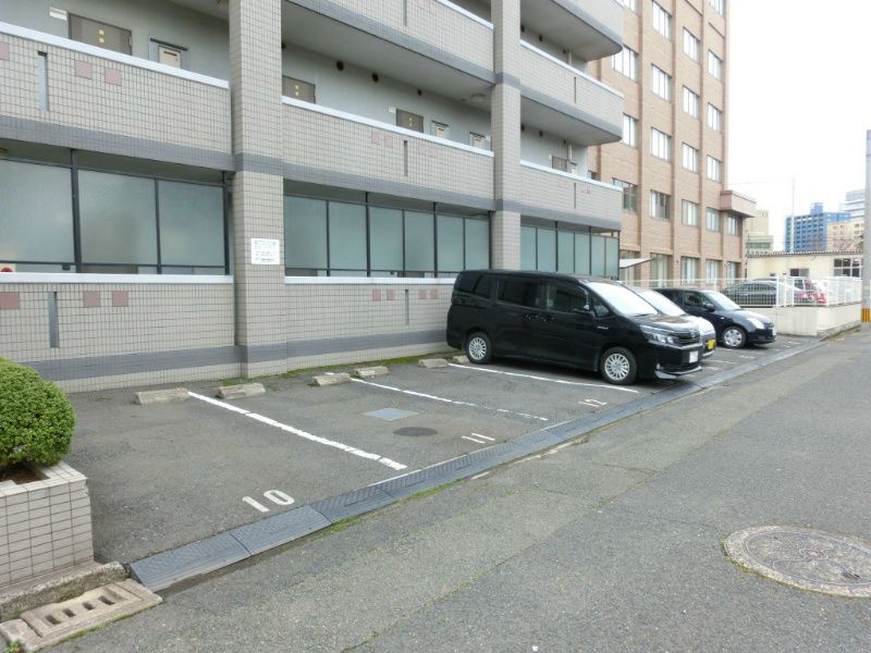サンメゾン清水  駐車場