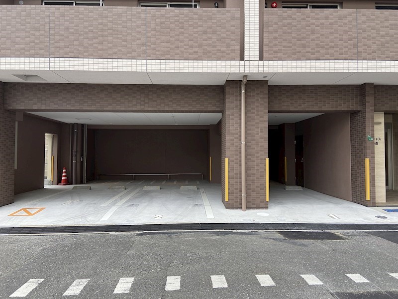 プレシャス南小倉 駐車場