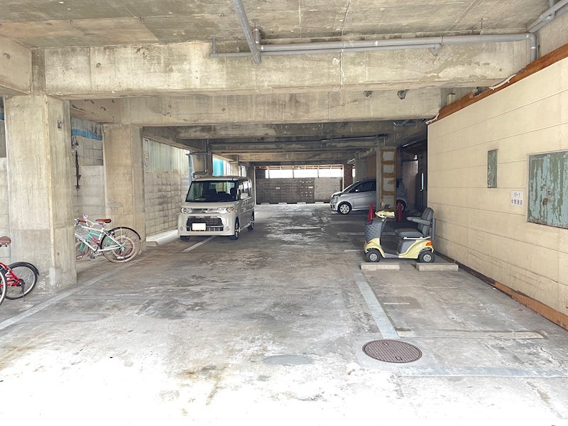 小林ビル 駐車場