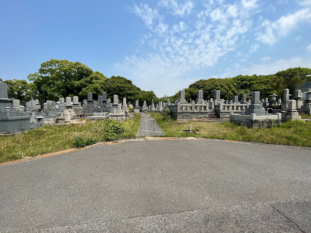 コンドミニアム青山 十三塚墓園