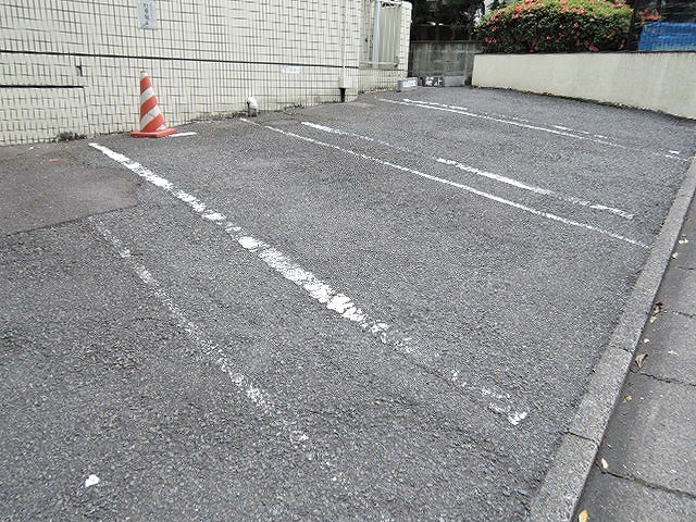 プレアール青山 駐車場