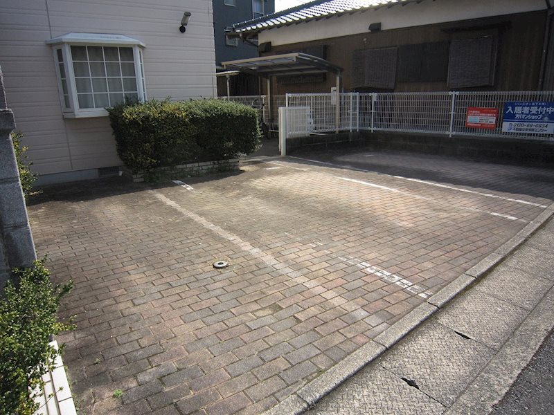 パンシオン森下 B棟 駐車場