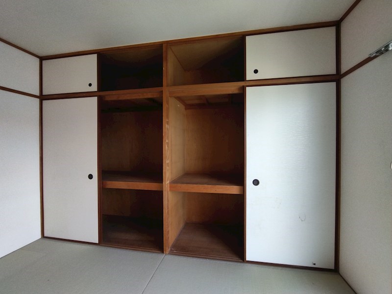 エメラルドタウン本城F棟 収納