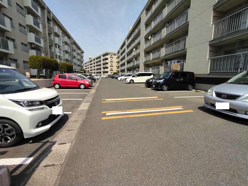 エメラルドタウン本城F棟 駐車場