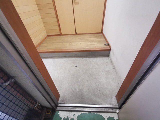 本町三丁目長岡ビル 玄関