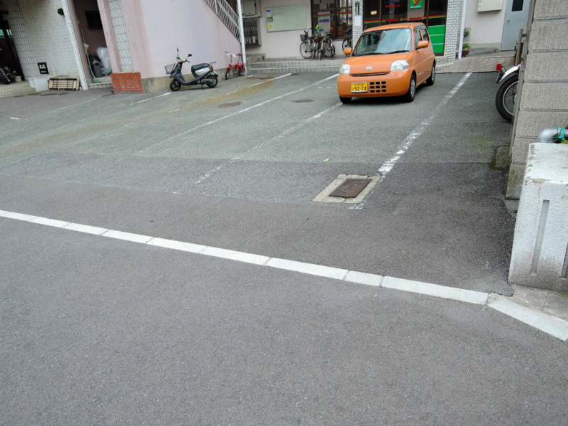 プレアール千代ヶ崎 屋外舗装駐車場