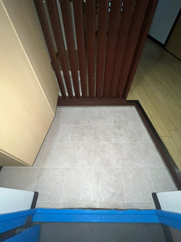 小林ビル 玄関