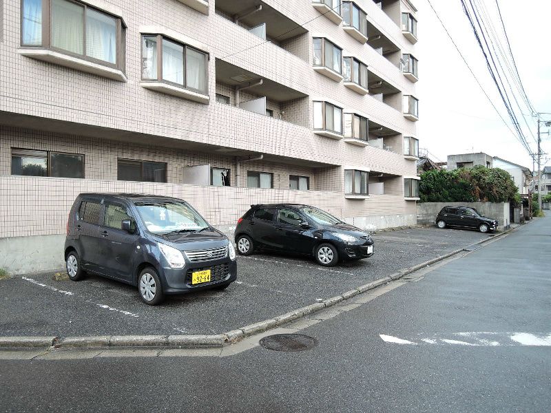 クラウンハイム小倉南 駐車場