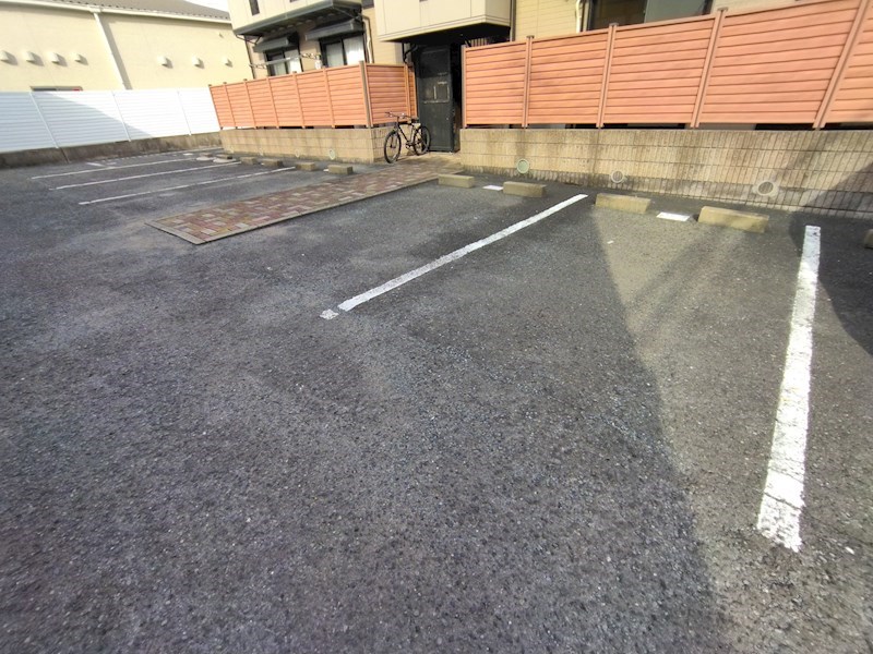 サンハイムK 駐車場