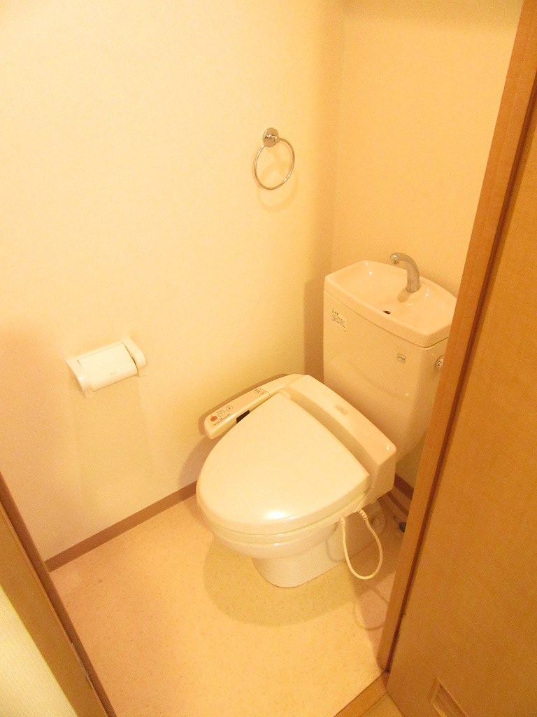 ニューシティアパートメンツ南小倉I トイレ