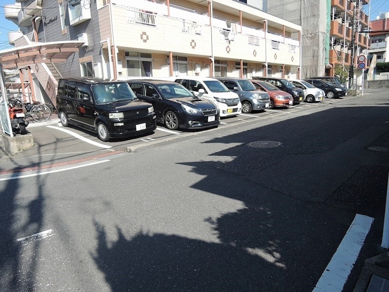シティベールふれんどA棟 駐車場