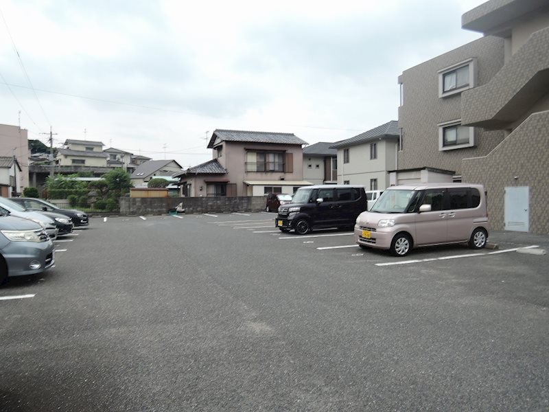 スペイシアス 駐車場
