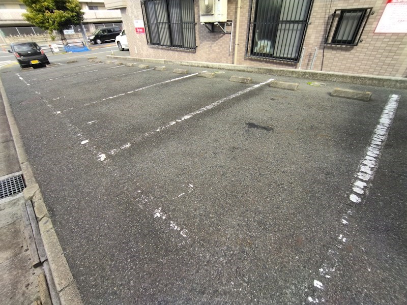 アーバンハイツ南台 駐車場