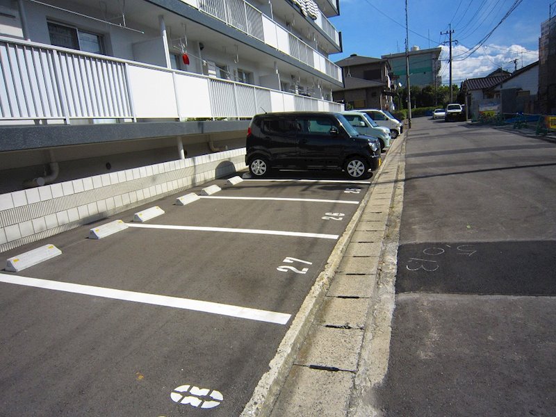 マーレ赤崎 駐車場