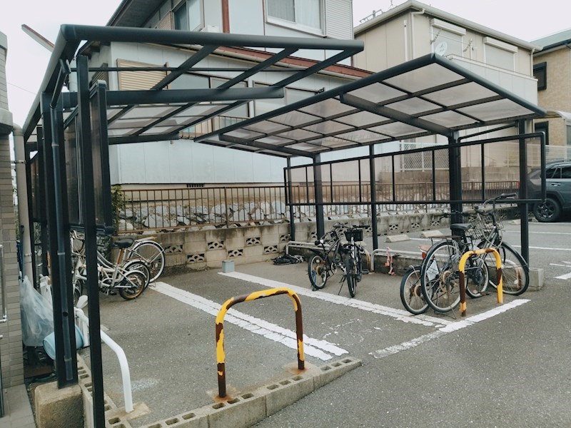 エルスール湯川　参番館 駐車場