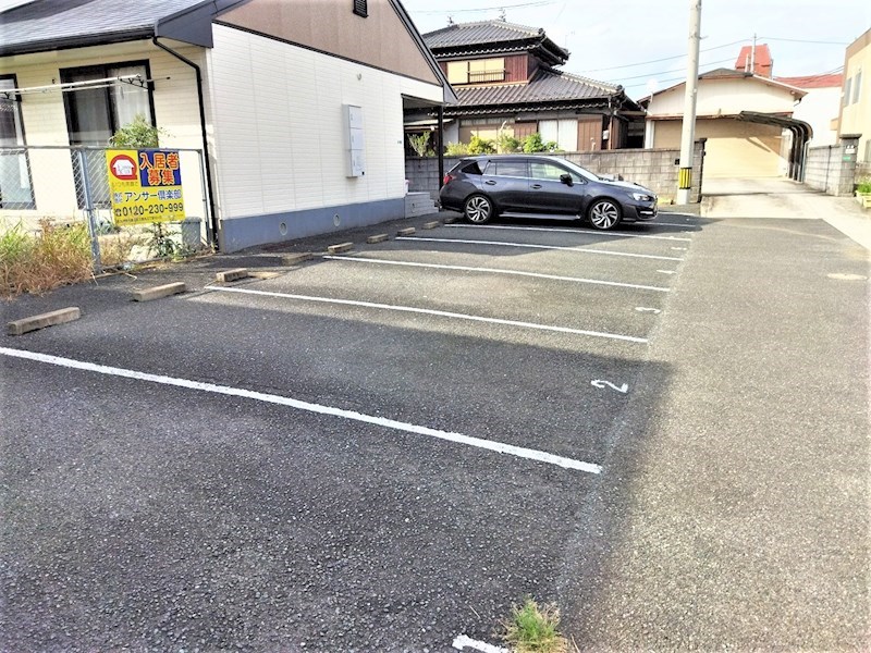 コンフォート長行 駐車場