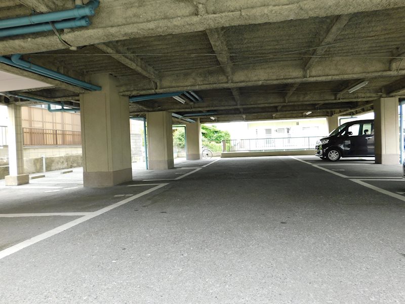 スカイエミナンス紅梅 駐車場