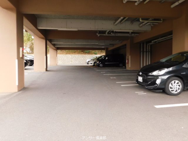 ミッドヒル本城 駐車場