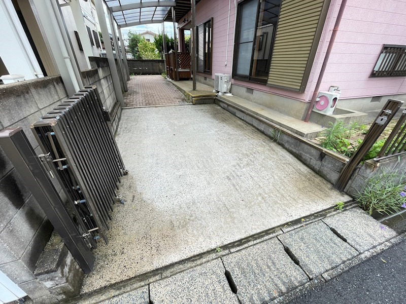 鬼塚邸 駐車場
