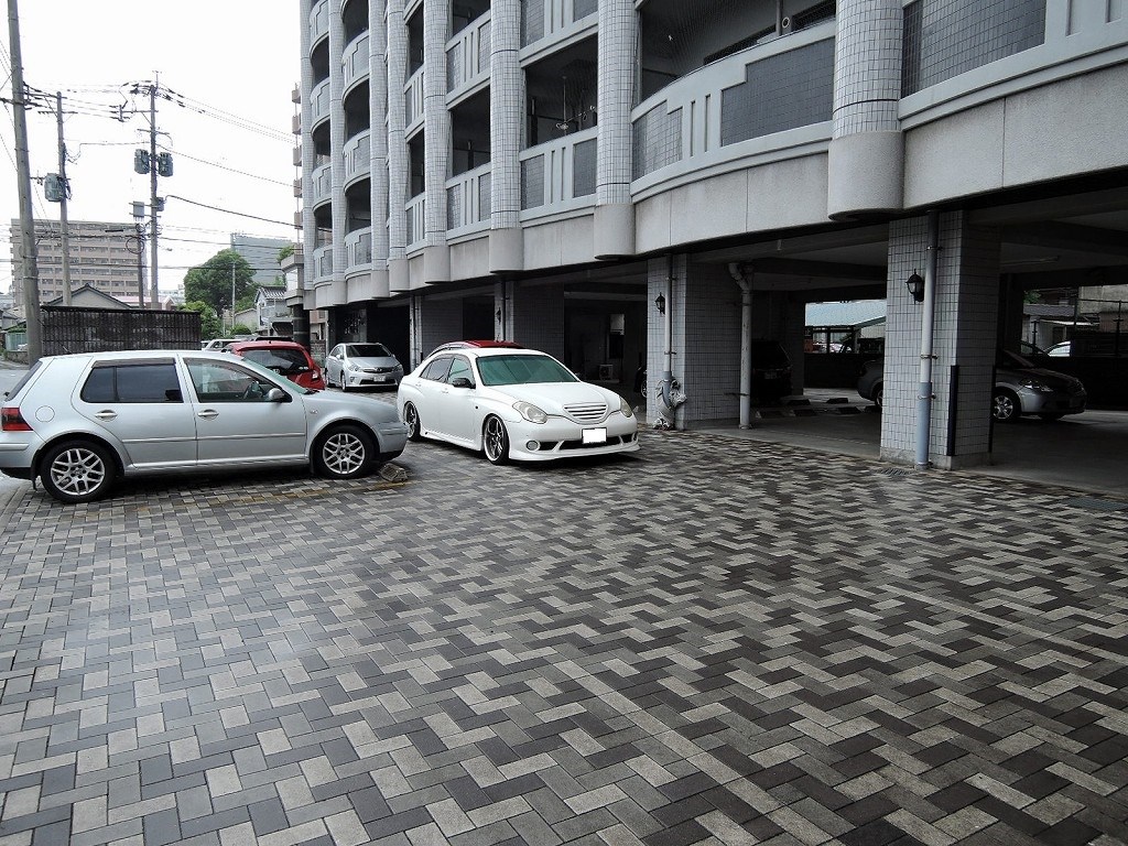 ロイヤルマジェスティ 駐車場