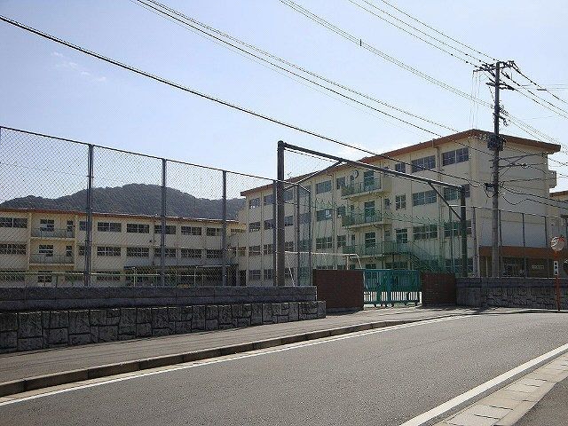 カーサ徳光Ｂ 長行小学校まで130m