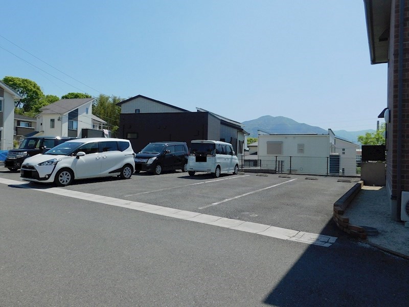 パインテールⅡ 駐車場