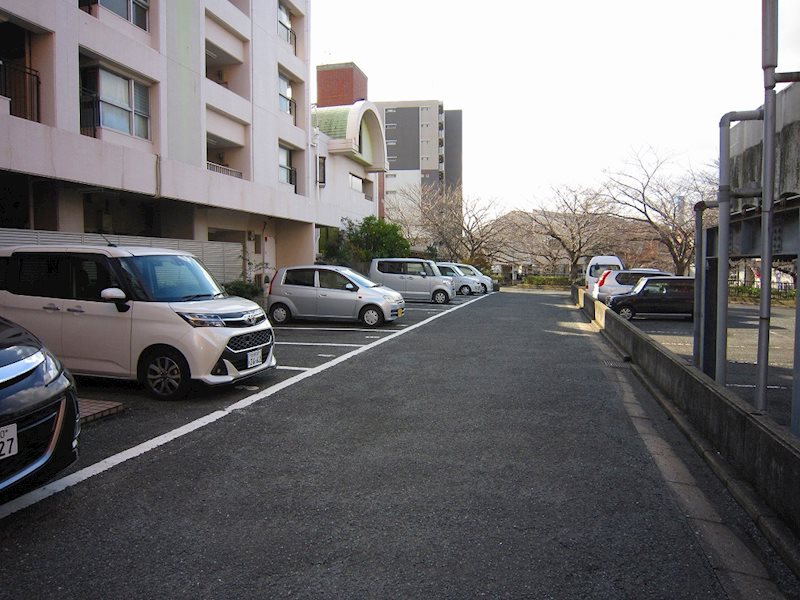 渡邊ビル 駐車場