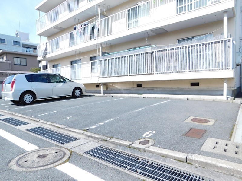 ラクシャリー春ヶ丘 駐車場