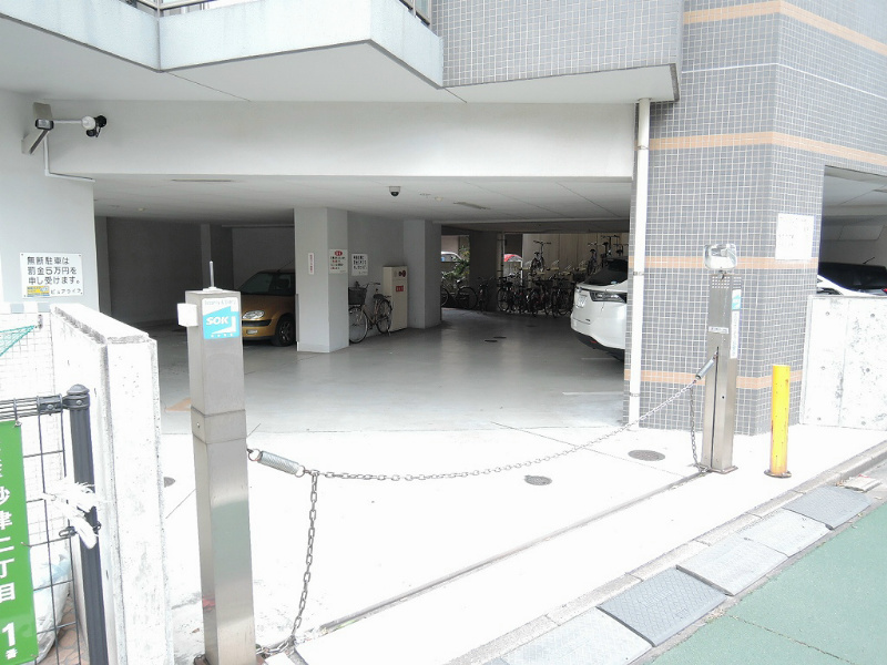 ピュアライフ砂津ビル 駐車場