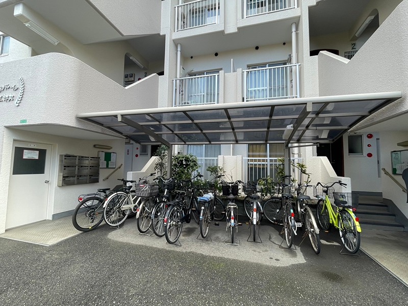 グランドハイツ三郎丸 駐車場