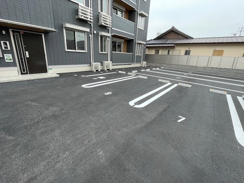 Ｄ－ＲＯＯＭ貴船 駐車場