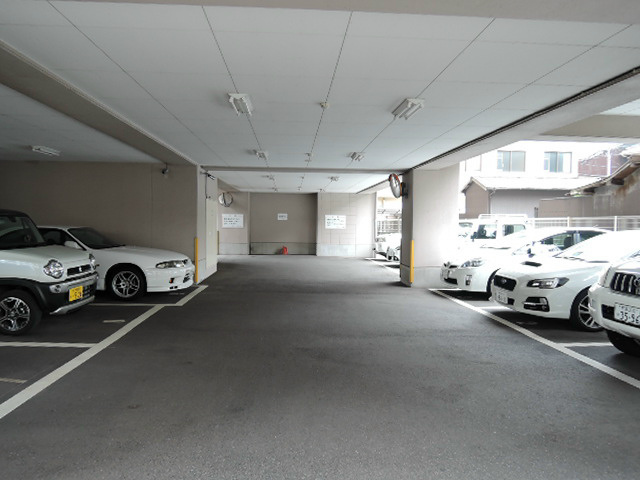 ラフィーネ小倉 駐車場