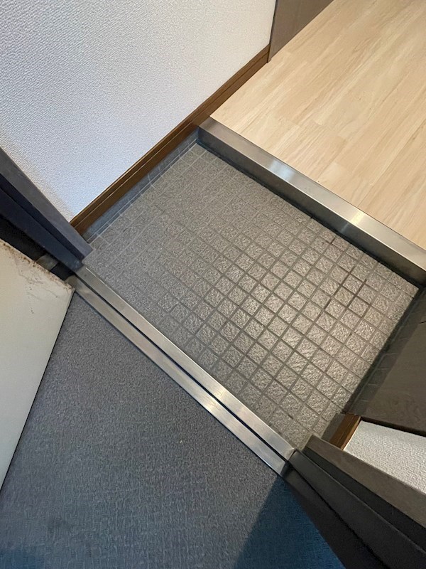 ロイヤルセンターBLD 玄関
